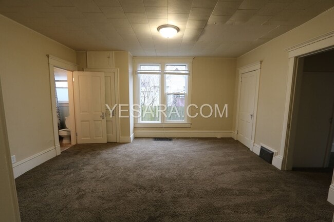 Building Photo - 539, 539 1/2 S Adams St, Burlington, IA 52601 Unit 539