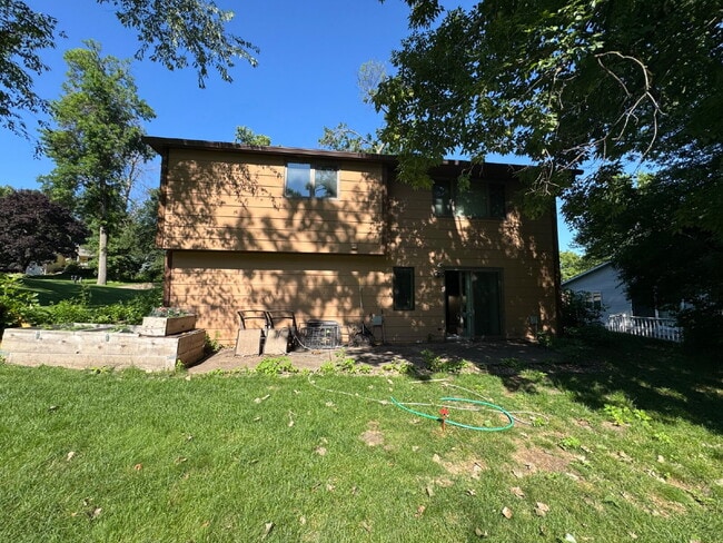 Building Photo - Charming 4-Bed Lakeville Home with Spacious 2000 Sq Ft & Gleaming Neighborhood!"