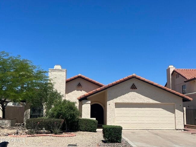 Building Photo - 1733 N La Rosa Dr Rental