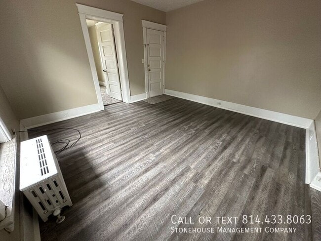 Photo - 239 E 10th St Unidad 4