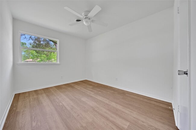 Building Photo - 5703 Oakham St