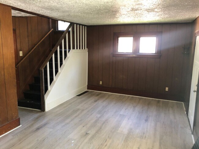 Photo - Spacious 4-Bedroom Home for Lease in Akron