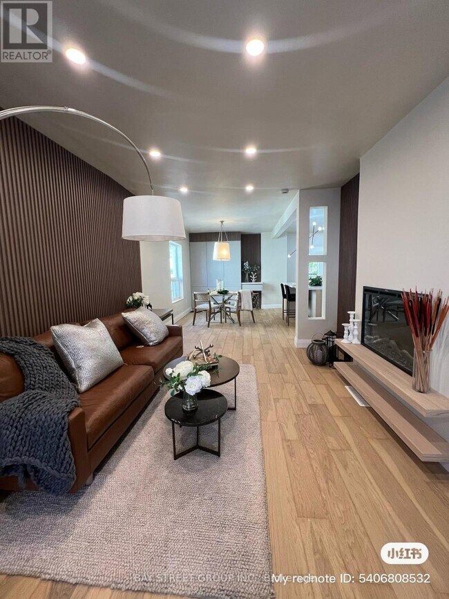 Photo - 396 Emerald St N