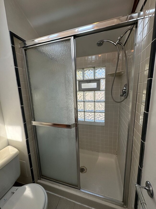 Photo - 1531 N Jackson St Unidad 1531 N Jackson St Upper Front