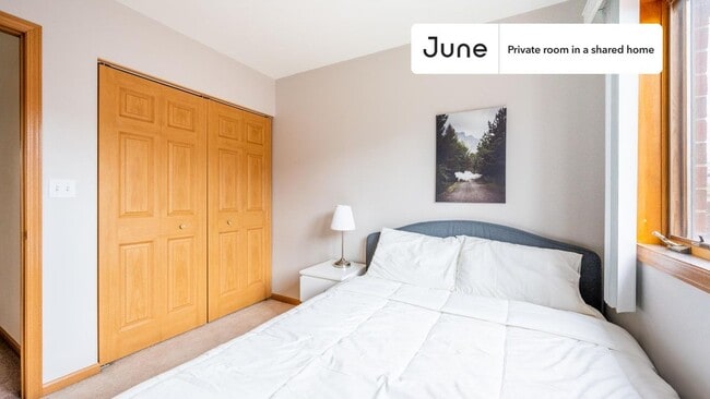 Room in Shared 4 bed/2.5 bath home in Chinatown