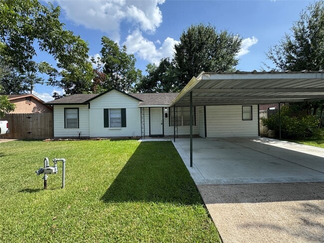 Building Photo - 514 Bertloma St