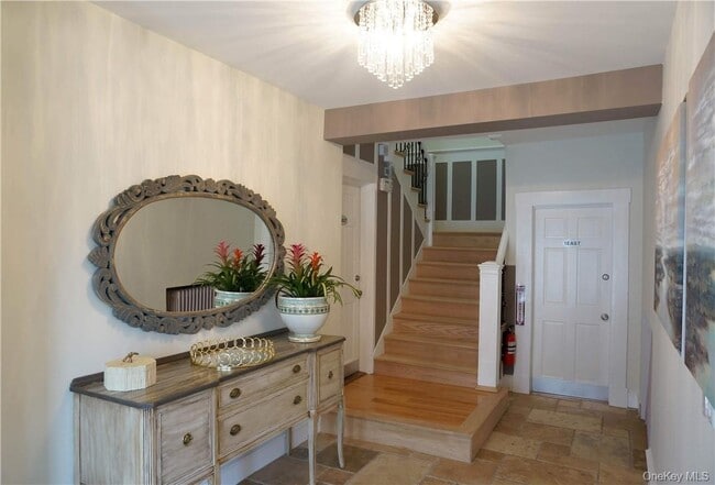 Building Photo - 80 Dunwoodie St Unit 2W