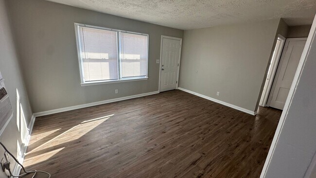 Photo - $825 - 2 bedroom/ 1 bathroom - Single Fami...