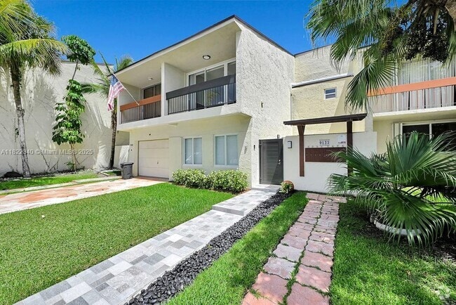 Building Photo - 9133 Fontainebleau Blvd Rental