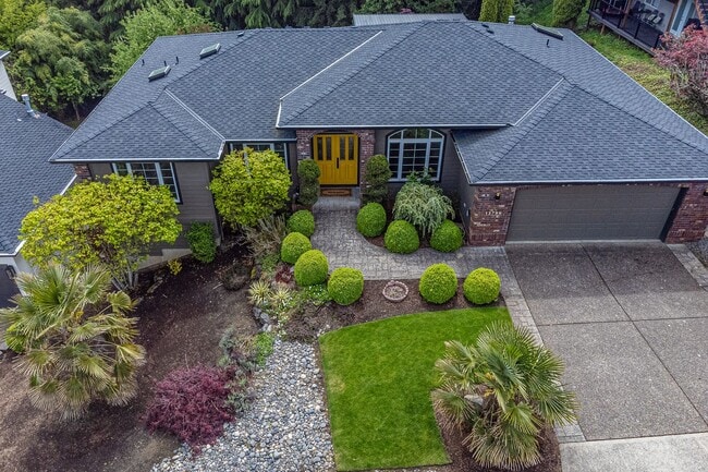 Photo - BEAUTIFUL 5 Bedroom Home in the Sought-After Hillshire Estates of Bull Mountain