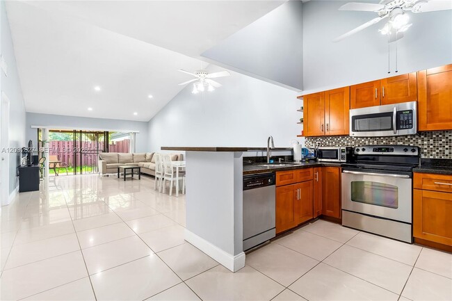 Photo - 505 NE 199th Ln