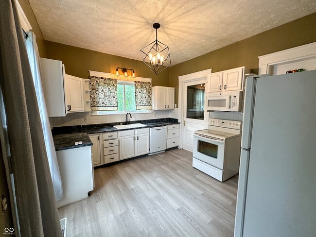 Photo - 408 W Walnut St