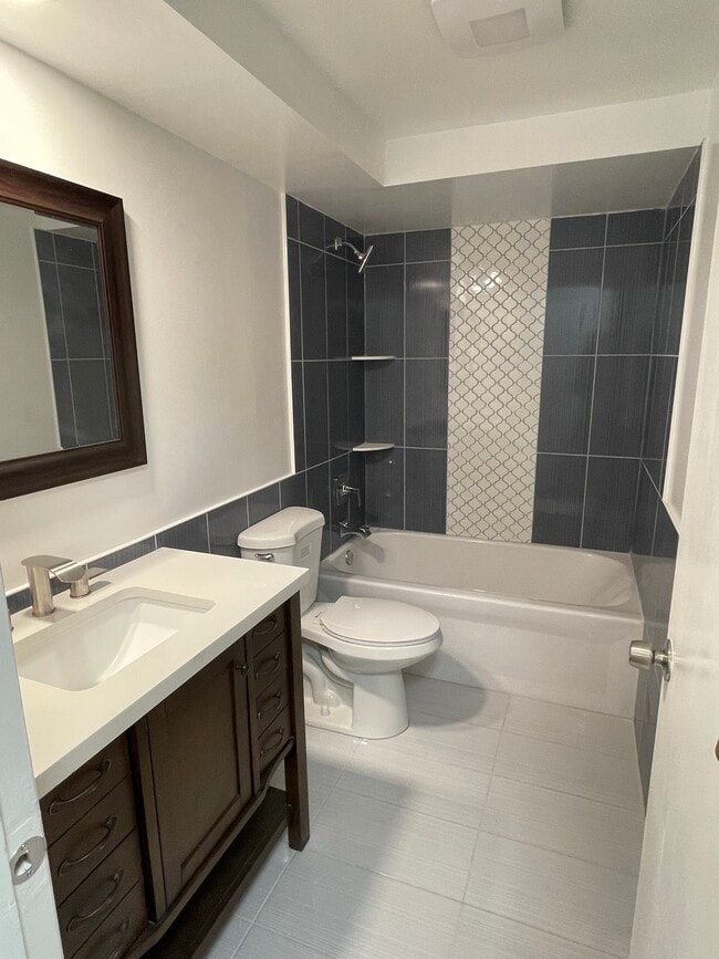 Full bath - 1220 S Lorraine Rd Unit 2A