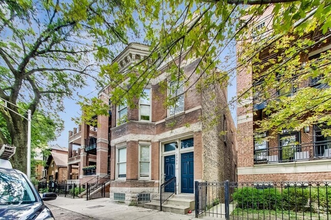 Building Photo - 2330 N Greenview Ave Rental