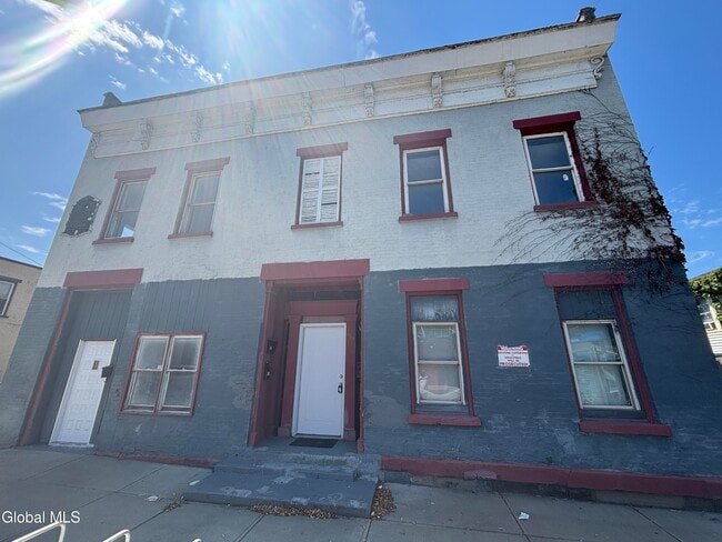 Building Photo - 663 2nd Ave Unit 1R