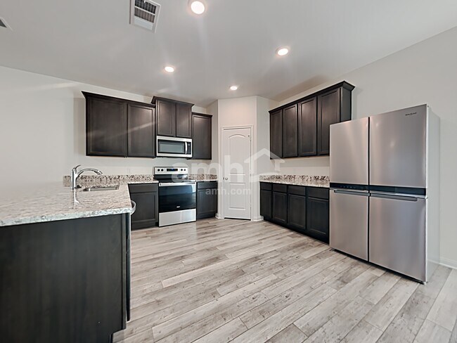 Photo - 1211 Treeta Trail