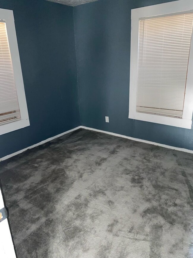 Photo - Newly Reduced Price! 2 Bedroom 1 Bath; Se Habla Espanol