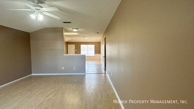 Photo - 525 N Iola Ave