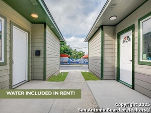 Building Photo - 2910 S Laredo St Rental