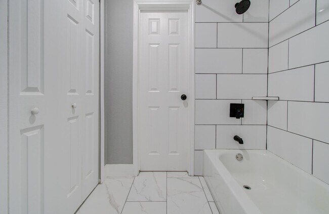 Photo - 595 River Plantation Dr