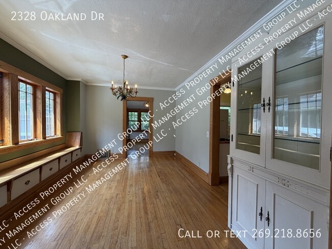 2328 Oakland Dr