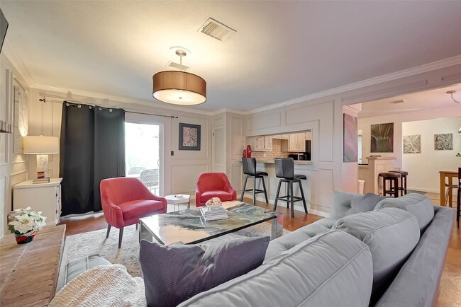 Photo - 6018 Berendo St