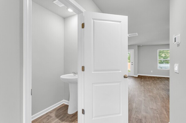 Photo - 169 Coneflower Rd