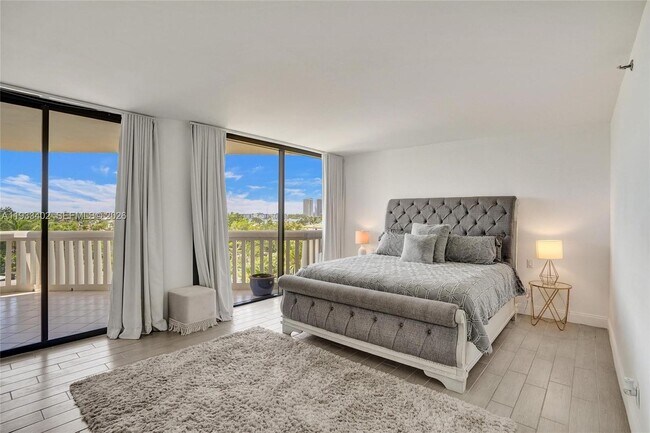 Photo - 1000 E Island Blvd Unit 503