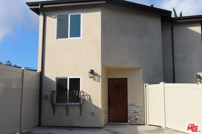 15431 Huston St
