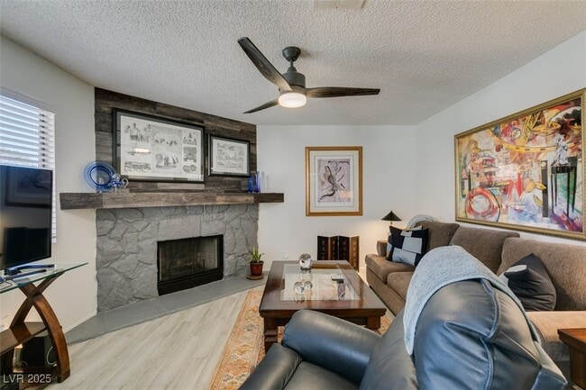 Building Photo - 1005 Sulphur Springs Ln Unit 202 Rental