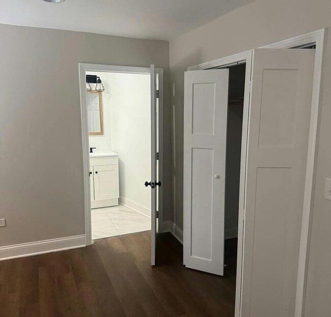 Building Photo - 5910 S Michigan Ave Unit G