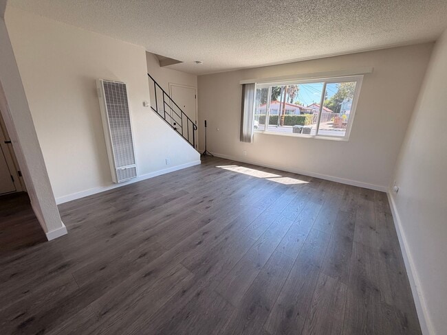Building Photo - South Garden Apartments Unit 22447 #3