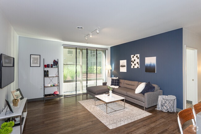 4BR, 4BA - 1130 SF