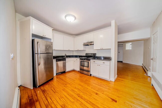 Photo - 1728 Beacon St