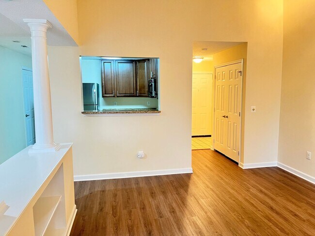 Photo - Beautiful 2 bed/2 bath condo in Reston...walk to RESTON TOWN CENTER!!
