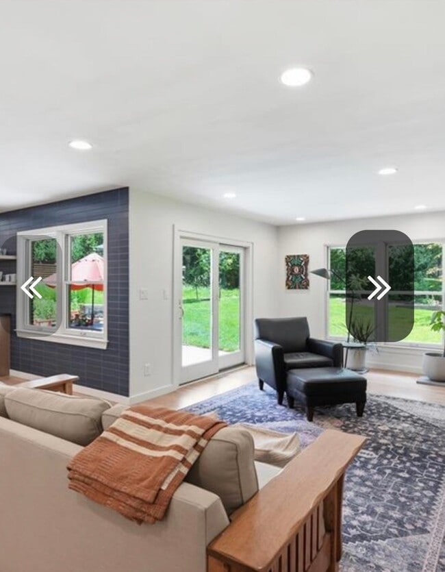 Photo - 9821 Pembroke Ln