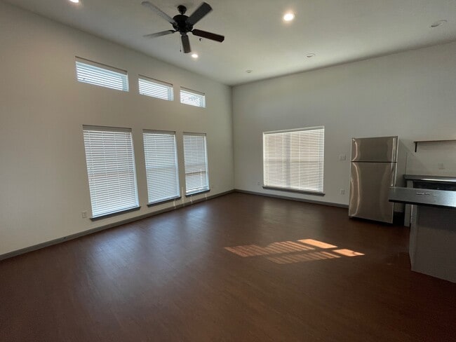 Photo - 300 Clay Ave