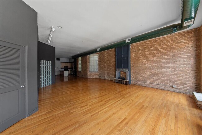 Photo - 1470 N Milwaukee Ave Unit 2