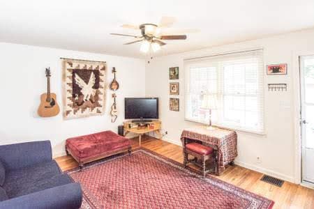 Photo - 5163 Caroline Ave