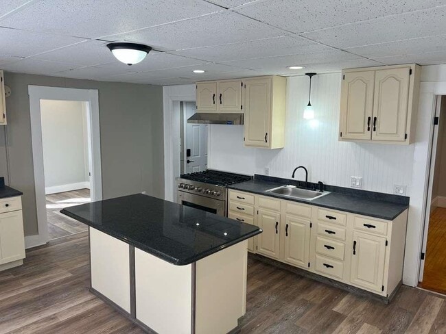 Building Photo - 118 Riddle St Unit 1F