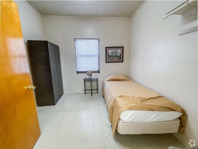 Building Photo - 13 Bedrooms 3 Bathrooms for rent in LOVING NM Rental