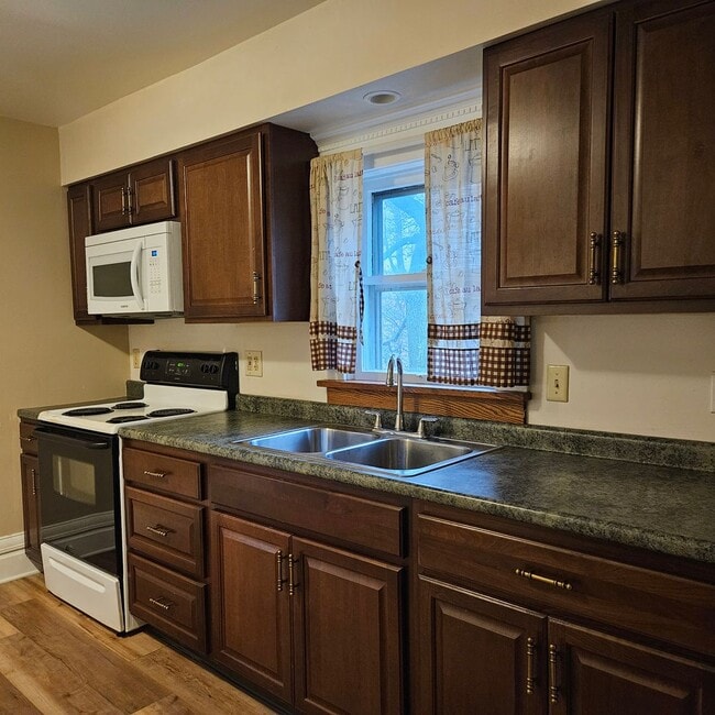 Photo - 118.5 W Walnut St Unit 118 Upper W Walnut