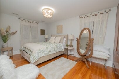 Building Photo - Built in 1960