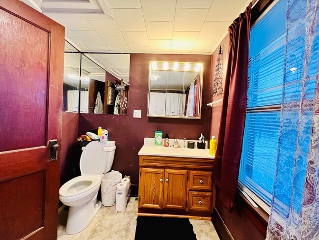 Bathroom - 529 Euclid Ave