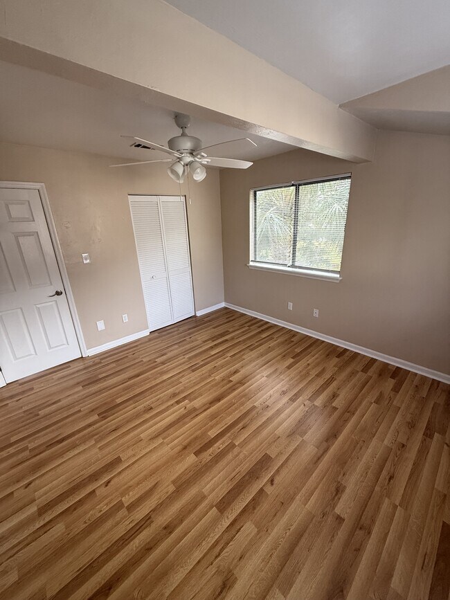 Photo - 1313 Airport Dr