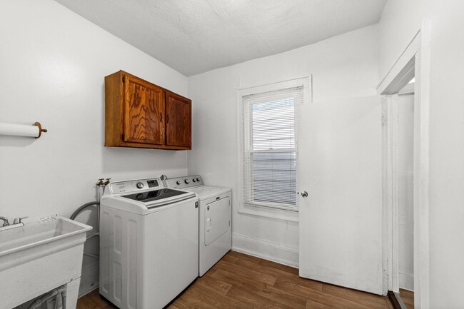 Photo - 8302 Sowinski Ave Unidad Lower