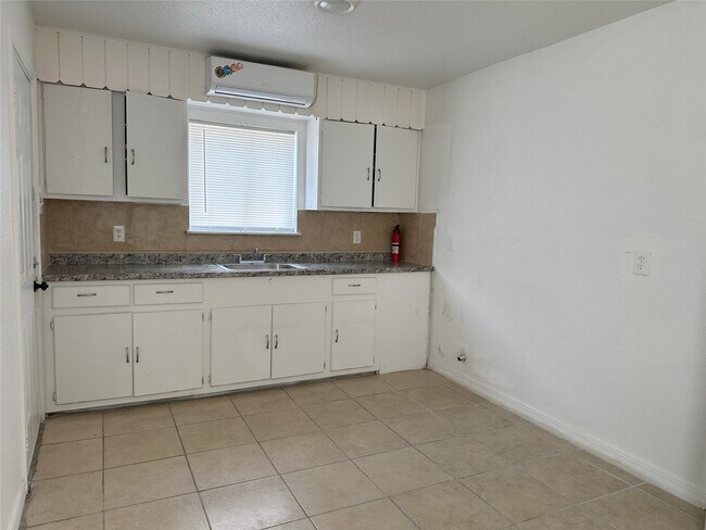 Photo - 3833 Mt Pleasant St