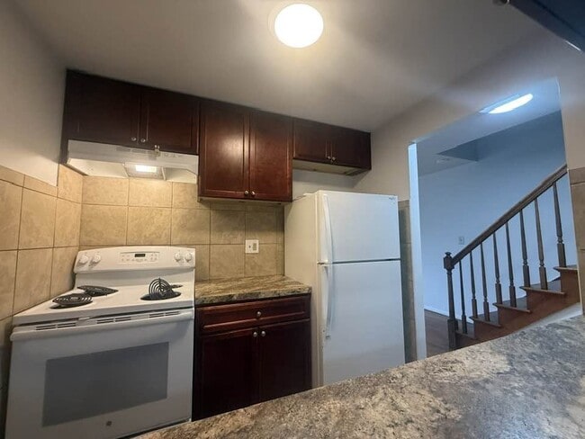 Tomshir Apartments