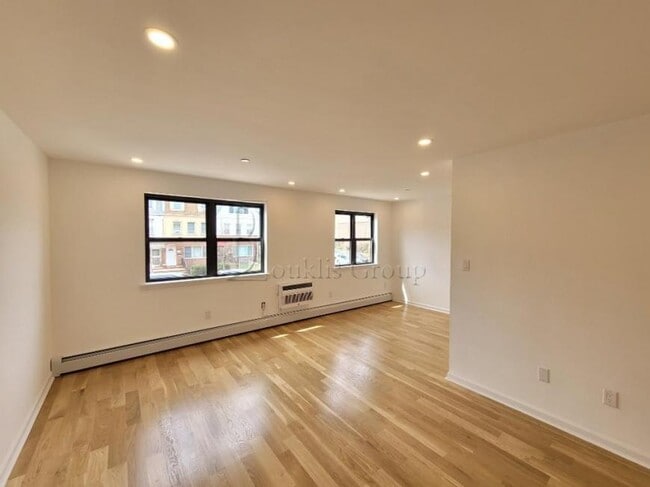 Photo - 2 bedroom in ASTORIA NY 11105 Unit 3
