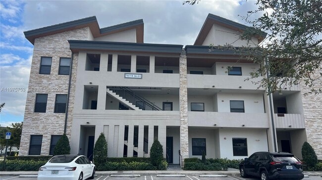 Building Photo - 7915 NW 104th Ave Unit 33